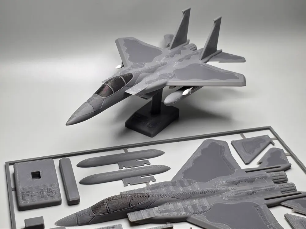 ماکت جنگنده F-15 - نسخه کارتی روی پایه