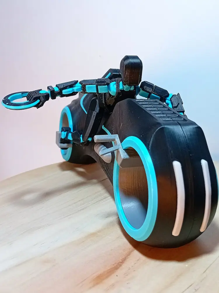 موتورسیکلت نوری ترون (Tron Legacy) با سوار دامی-۱۳ - تصویر ۲
